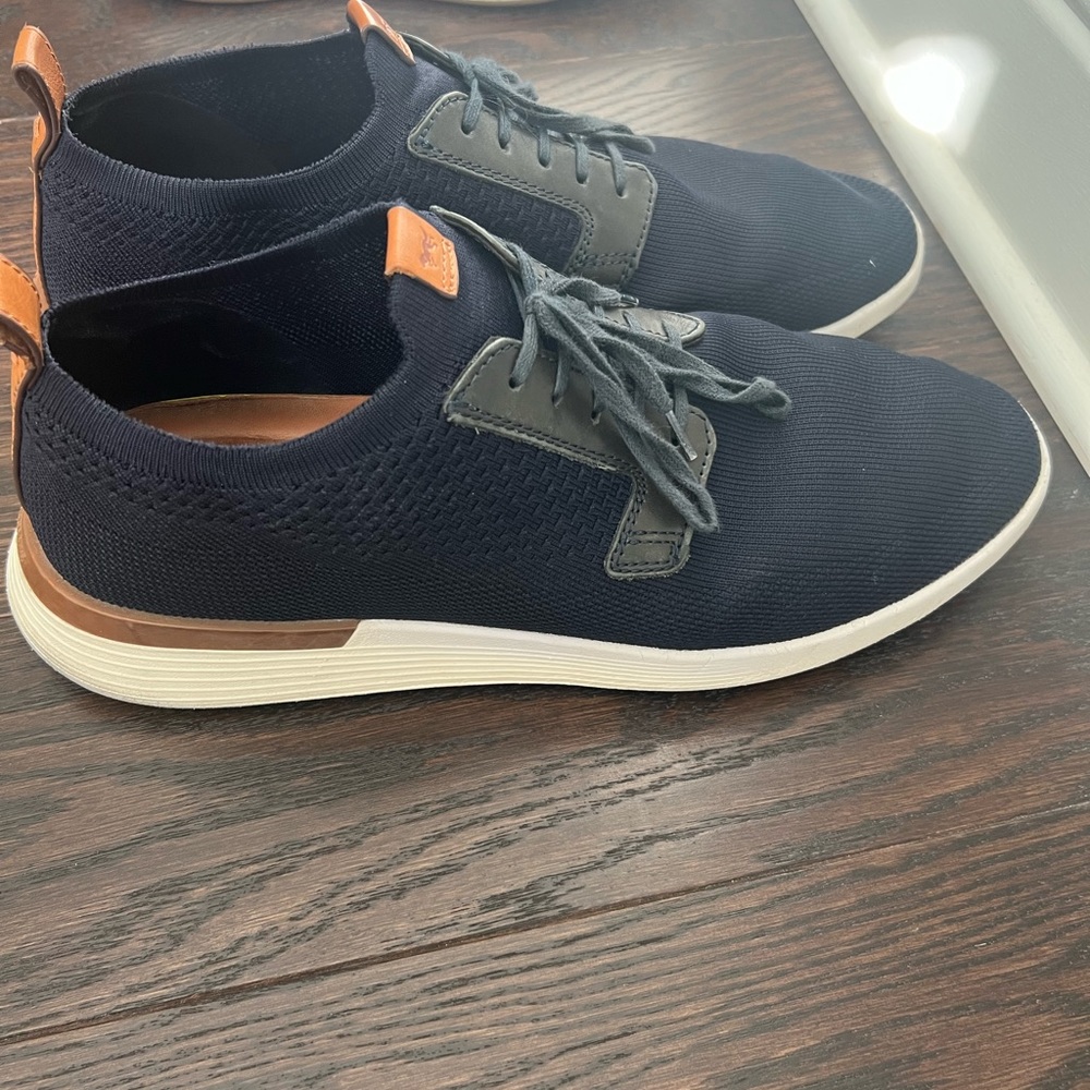 Blue M Wolf and Shepard Size 11